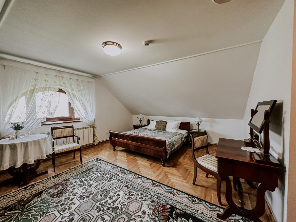 Hotel Dwor Moscibrody Siedlce Esterno foto