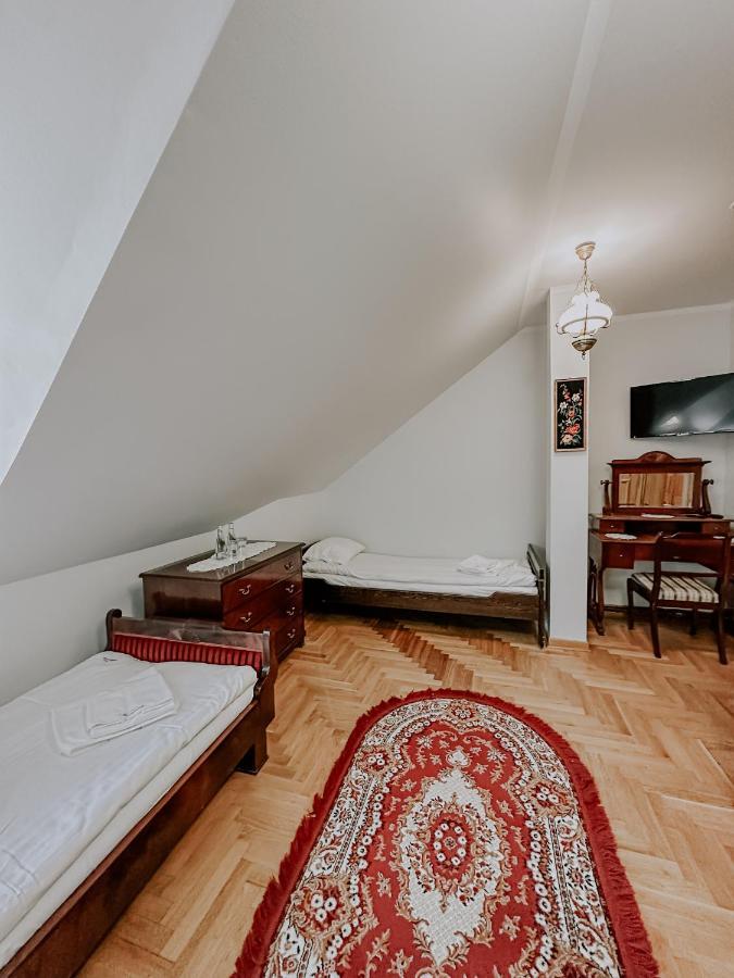 Hotel Dwor Moscibrody Siedlce Esterno foto